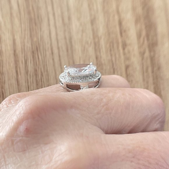 Oval Simulated Diamond Vintage Halo Ring - 925 Sterling Silver - Picture 5 of 5